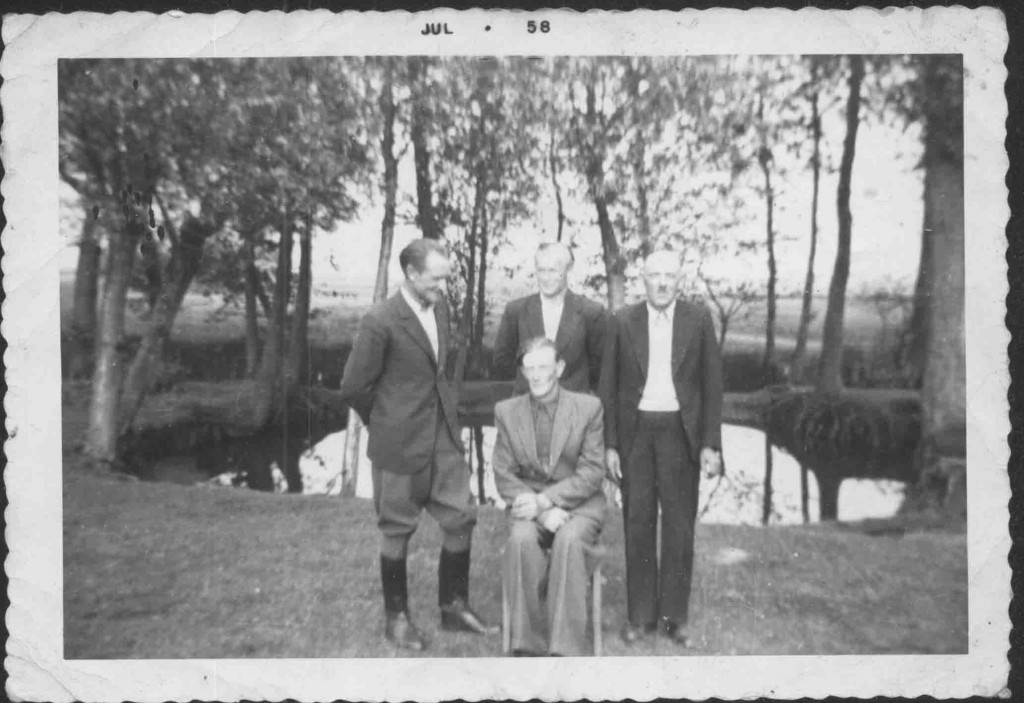 lipiec 1958 Tadeusz, Włądysław, synowie Jóezf Stefańscy - ojciec, nieznany Grunwald